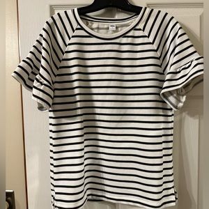Cute women’s black and white top from old navy size medium